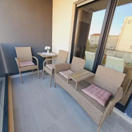 Luxury Retreat With A Pool Daire