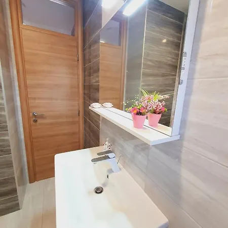 Luxury Retreat With A Pool Διαμέρισμα